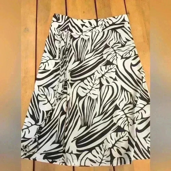 Dynamite High waisted Brown A line Skirt🤍 size 1 - Picture 1 of 3